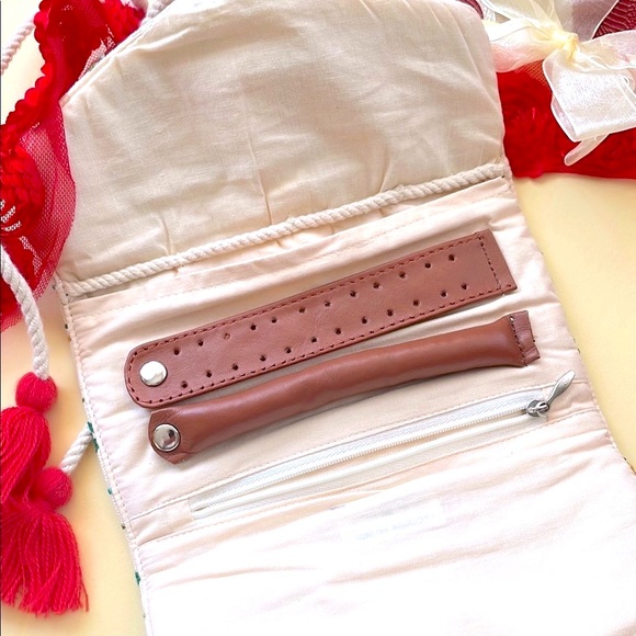 New ! Sundance Floral Embroidered Jewelry Organizer Retail $40. - Picture 3 of 3